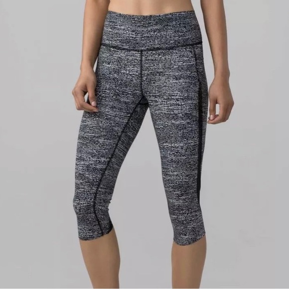 Lululemon Pace Perfect Crop 17" Air Time White Black Size 8 High Rise Run Pocket - Picture 2 of 10
